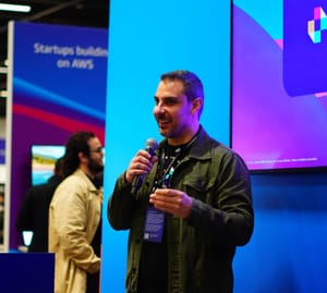 Fotto é destaque na AWS Summit 2025 e mostra como está revolucionando o mercado